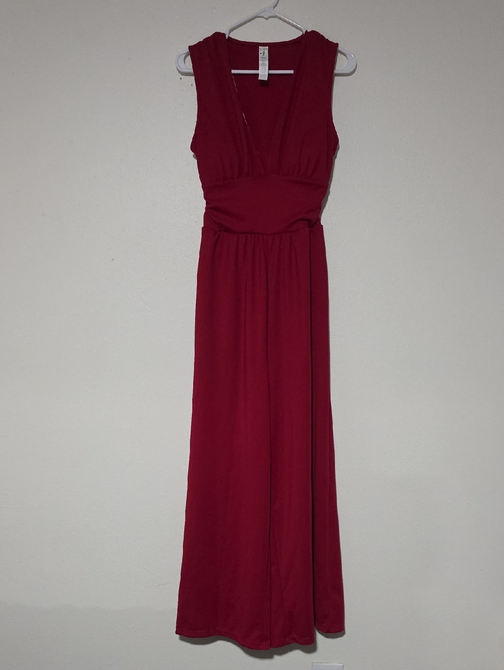 HALARA Sleeveless V-Neck Jumpsuit in Burgundy
